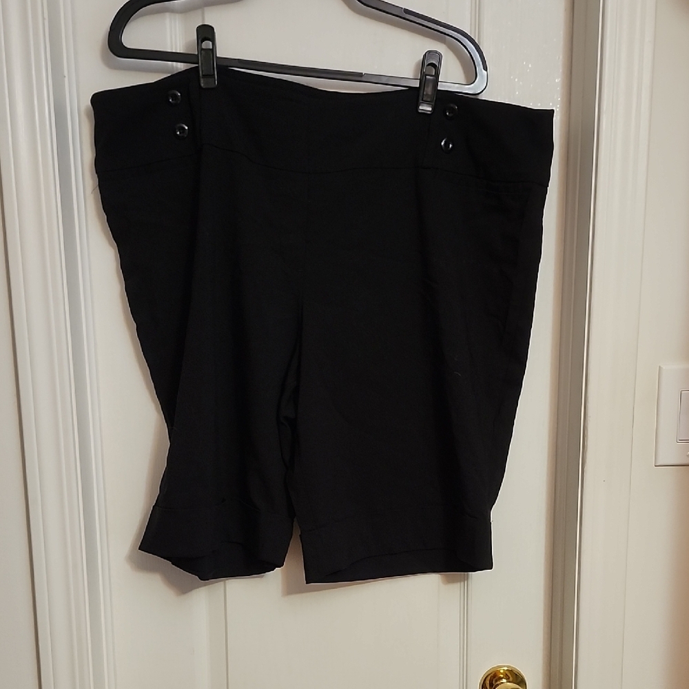 (Sz.24) Penningtons Black Bermuda Shorts